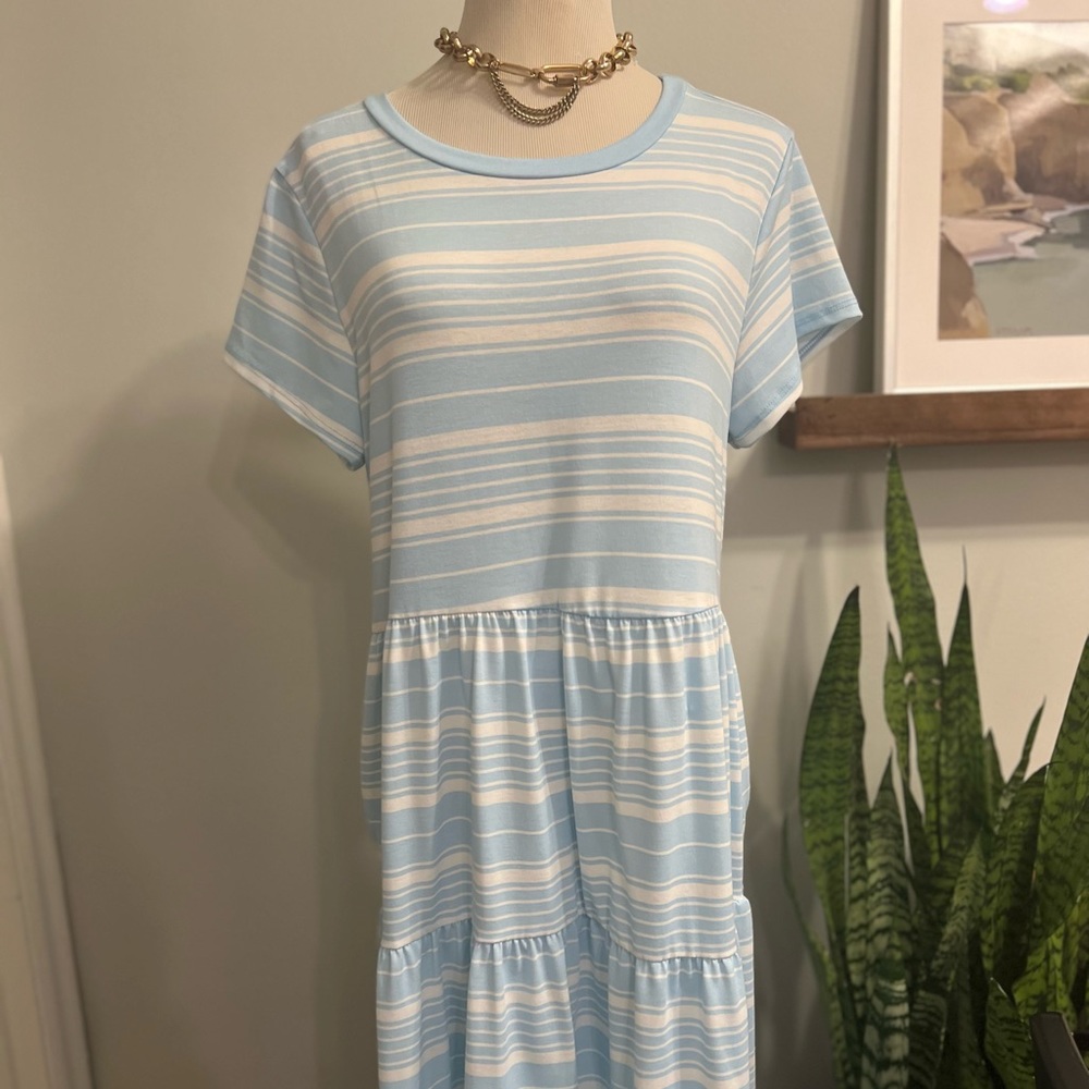 NWT LULAROE ARIEL DRESS SIZE SMALL BLUE AND WHITE